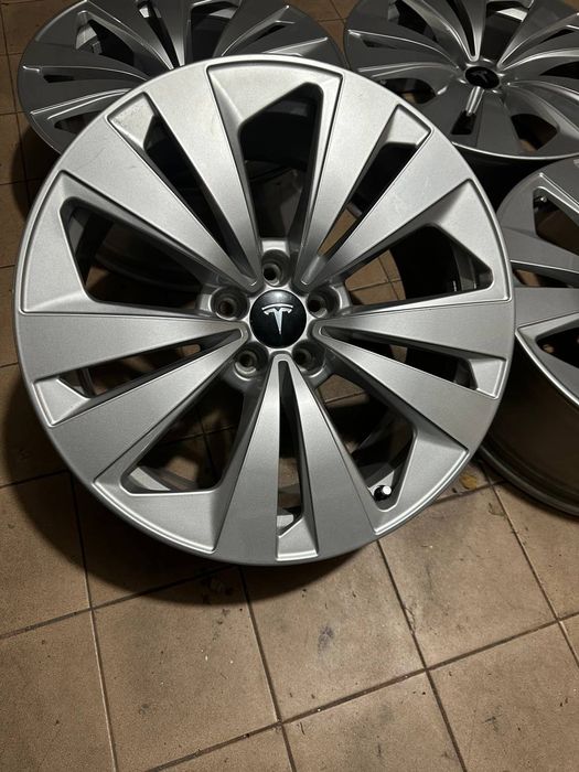 Диски 5/114.3 r19 tesla performance