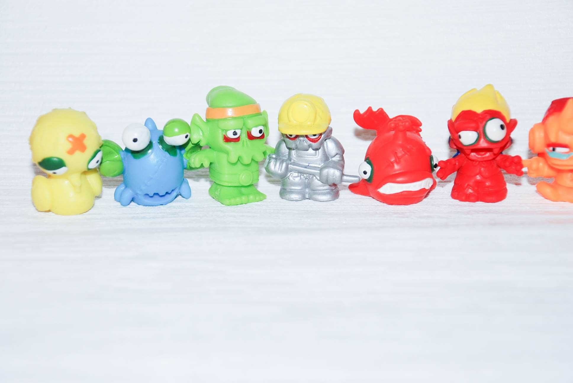 Лот 16 шт  игрушек игрушки фигурки силиконовые  Super Zings из Европы.