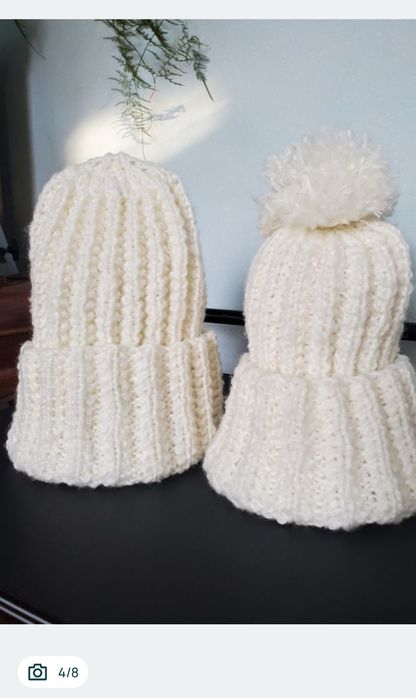 Шапка жіноча біні і  з бомбоном