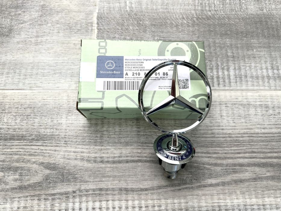 Емблема приціл Mercedes значок в капот Мерседес, логотип на багажник