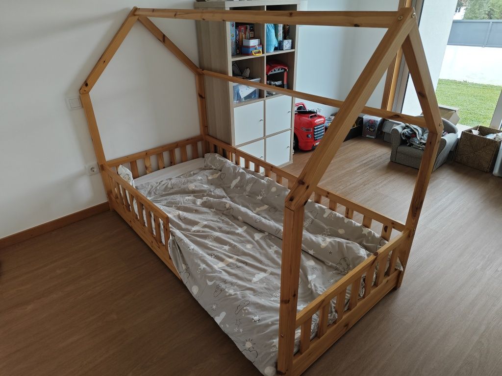 Cama Montessori em Madeira
