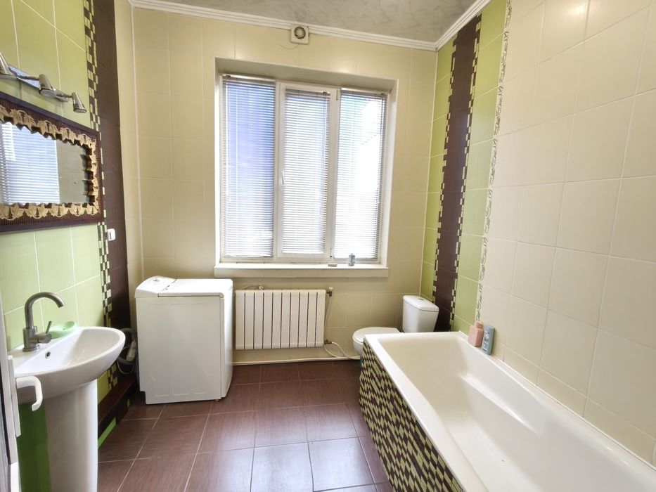 Центр міста. Оренда частина будинку з окремими своїм двором та входом.