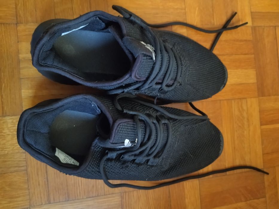 Tênis da Adidas pretas