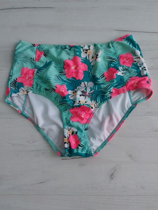 Majtki kąpielowe damskie