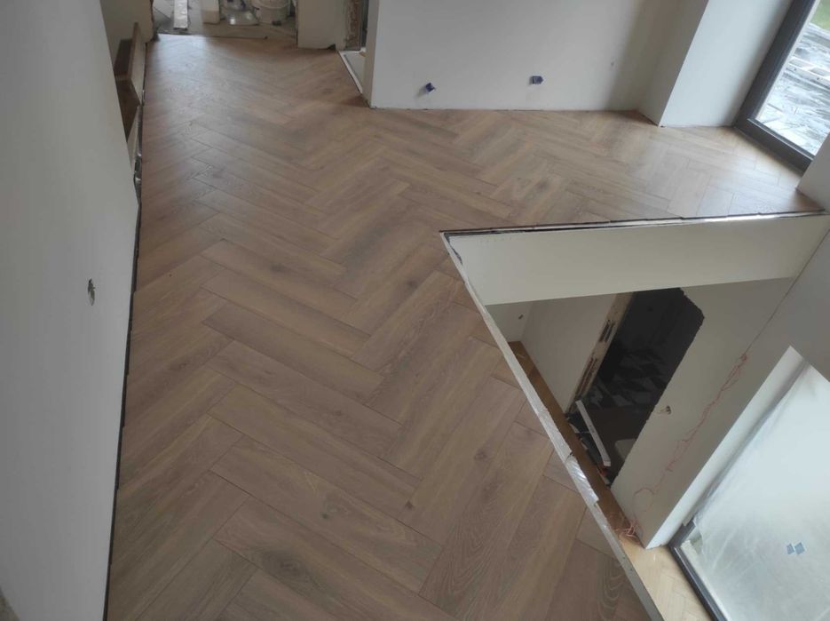 Podłogi, panele, jodełka, Płytki