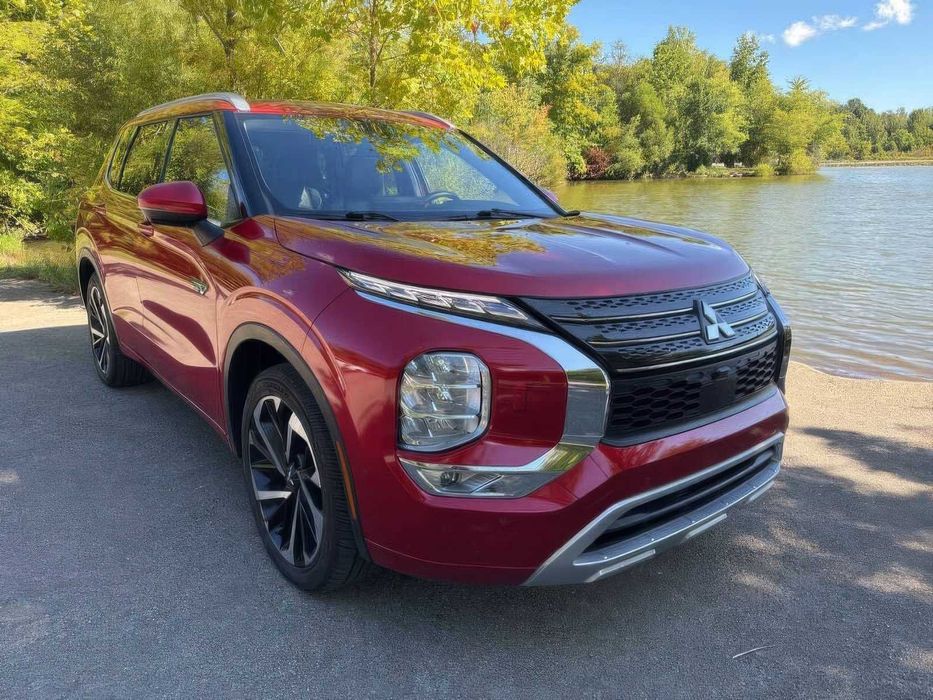 Mitsubishi Outlander PHEV SEL      2023
