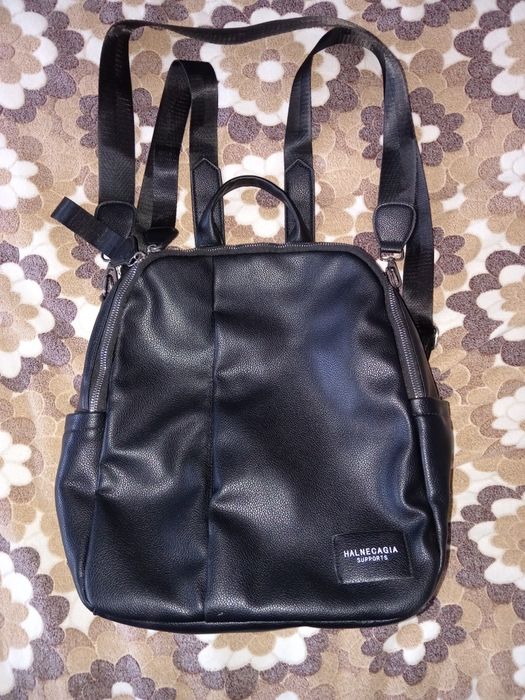 Женский рюкзак..