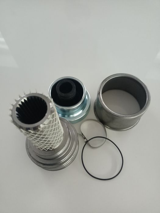 Шрус переднього карданного вала Mitsubishi Pajero Wagon III IV