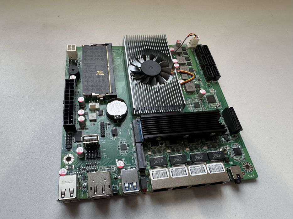 Płyta główna Intel N100 + crucial 16gb ddr5 + nvme wd sn530 256gb