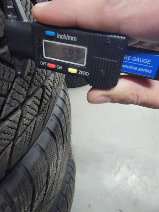 Шини зимові Bridgestone 285/45 R21