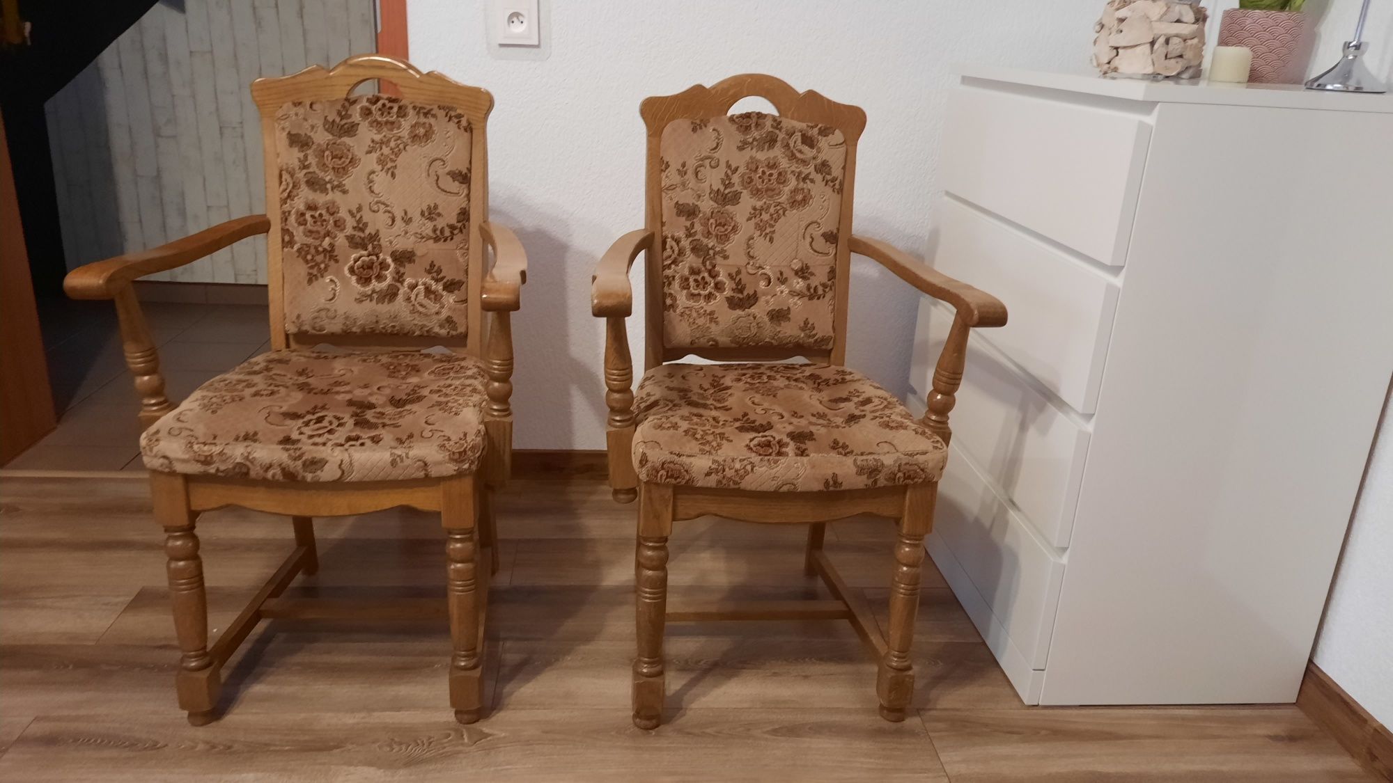 4 Eleganckie mocne krzesła