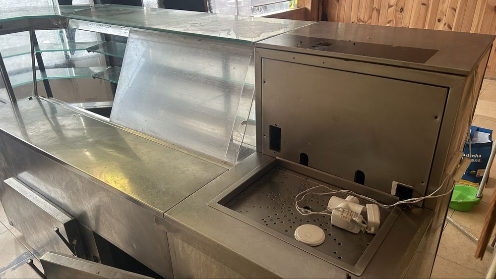 balcão com vitrine inox