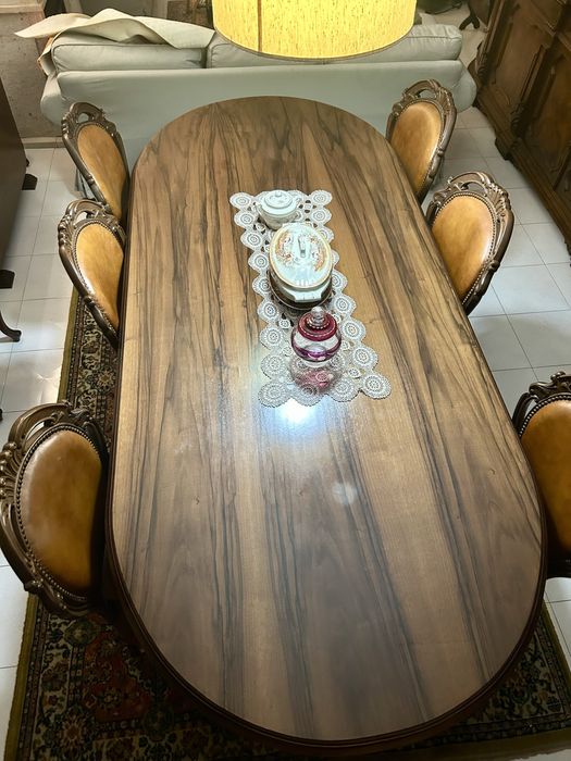 Mesa de Sala de Jantar e Cadeiras