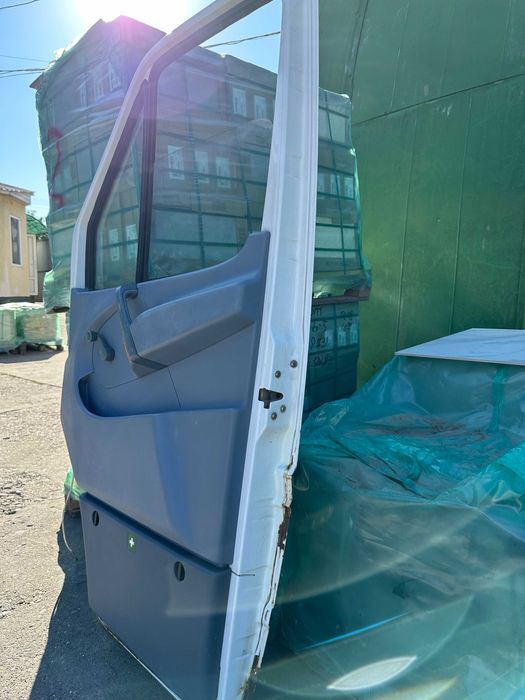 Продам комплектні пасажирські двері Mercedes Sprinter (W906) - праві
