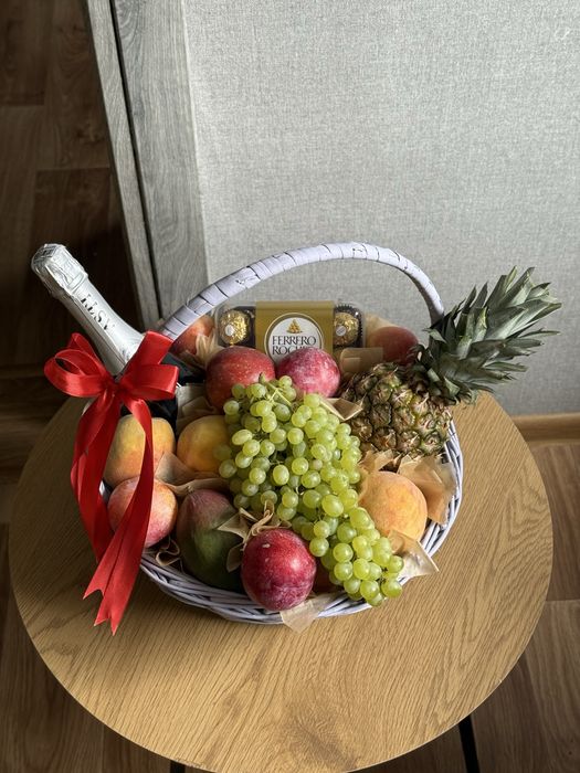 Фуд-флористичний кошик на Новий рік – подарунок