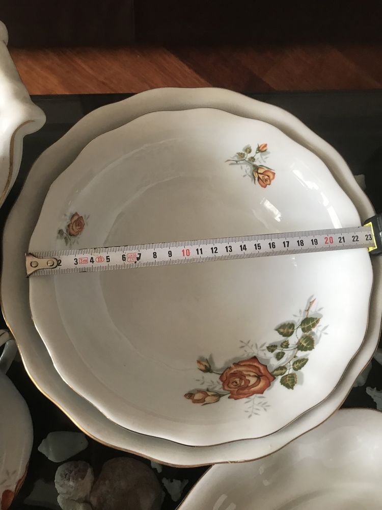 Продам столовый и чайный сервиз ( неполный)  . Польша