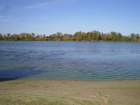Участок біля води перша лінія