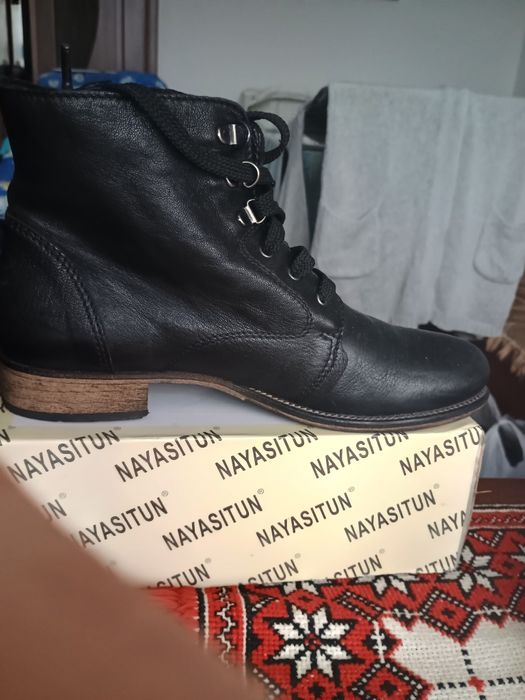 Жіночі черевики.