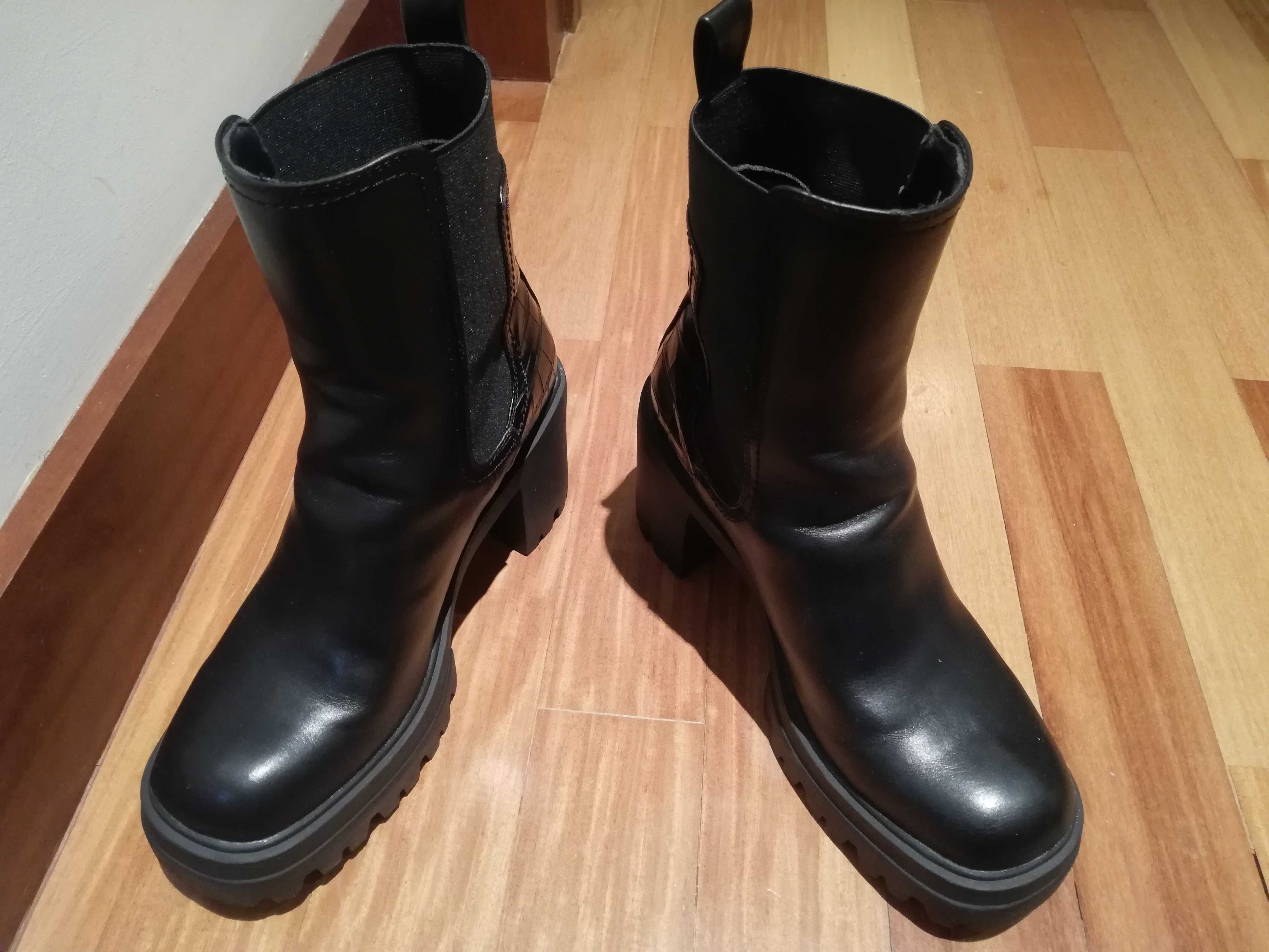 Botins de salto, da marca Stradivarius, preto, tamanho 38