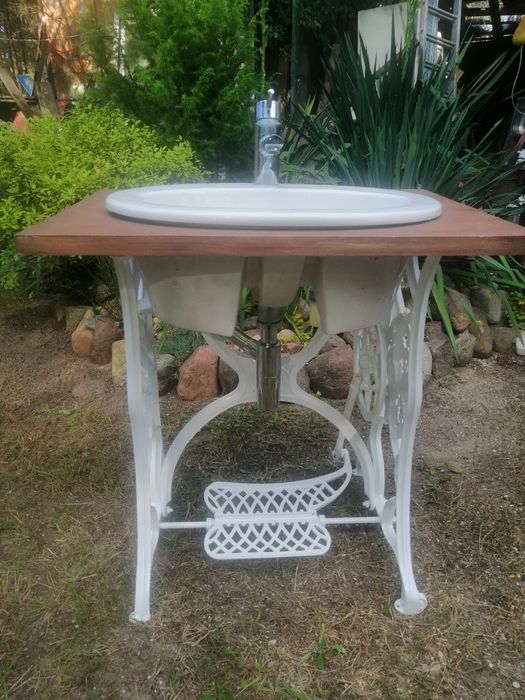 Stolik umywalka do łazienki