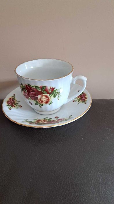 Porcelanowa filiżanka i spodek. Angielska róża. Englind