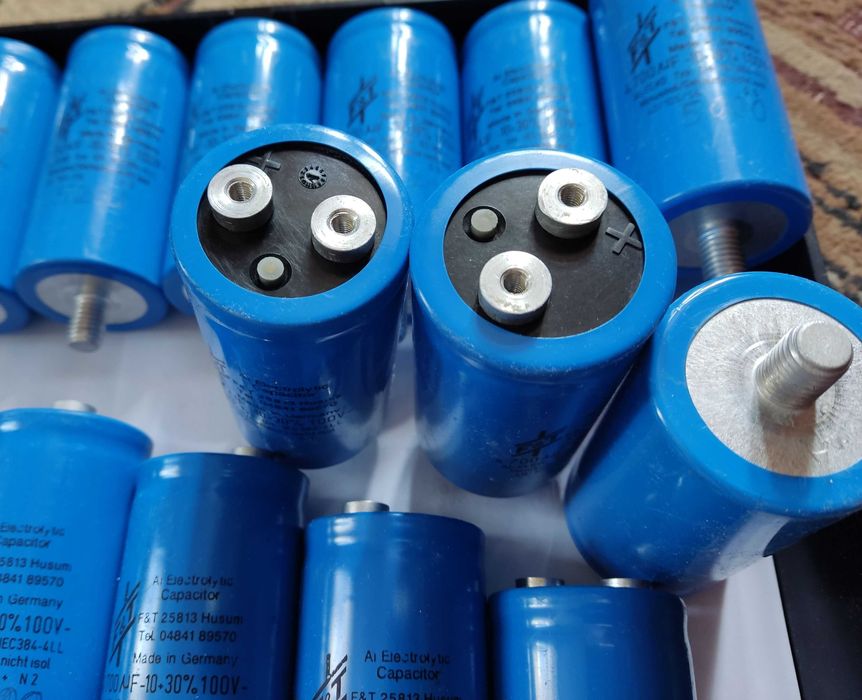 Конденсаторы F and T GERMANY 4700 х 100 В фирменные электролитические