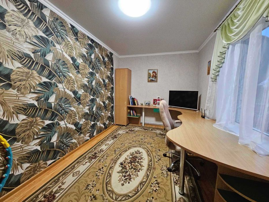 Продаємо  гарну частину будинку з окремим двором на Мальованці