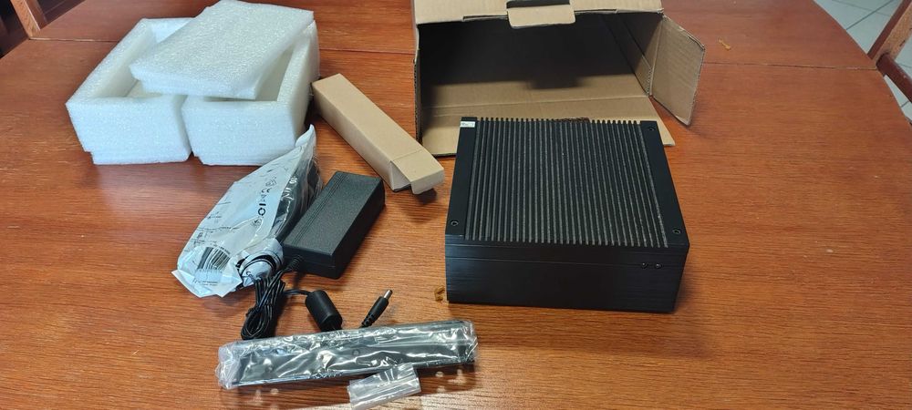 Komputer przemysłowy CELERON  N3050 4GB SSD 32GB