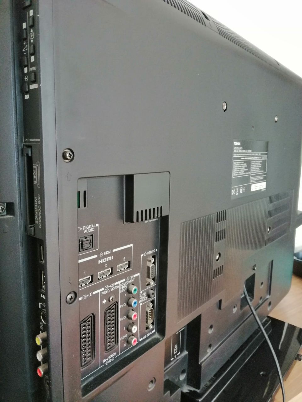 Telewizor TOSHIBA 32 cale LCD 32AV635D