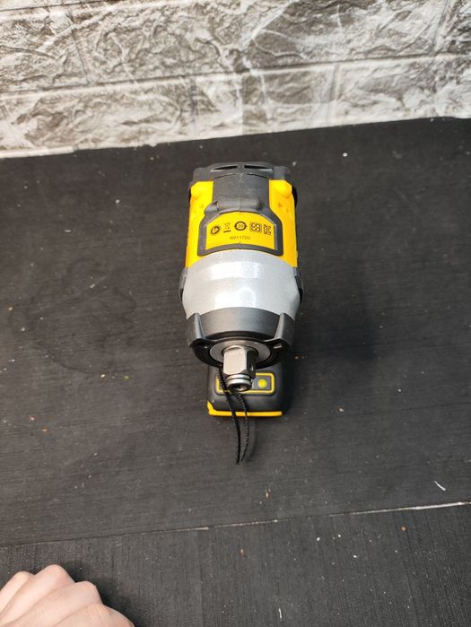 Гайковерт DeWalt без акумулятора