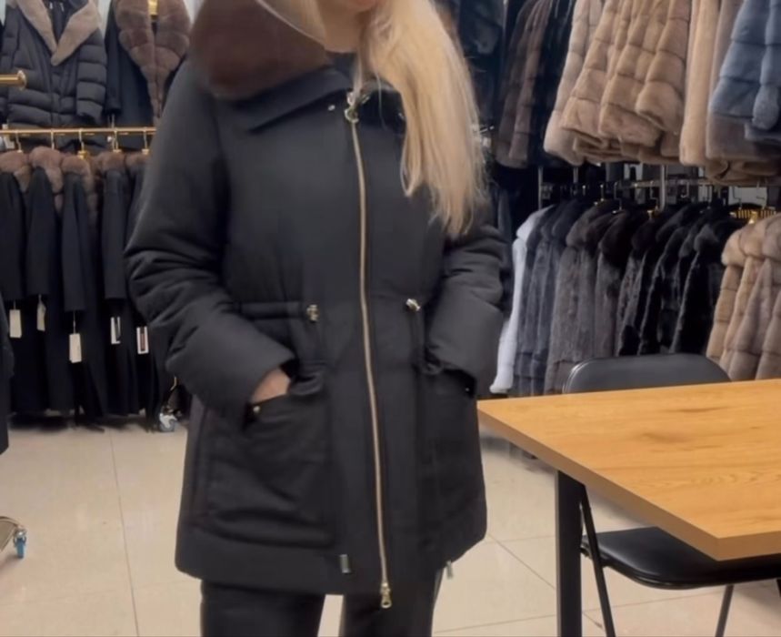 Парка з наповненням верблюжої шерсті та норкою на капішоні