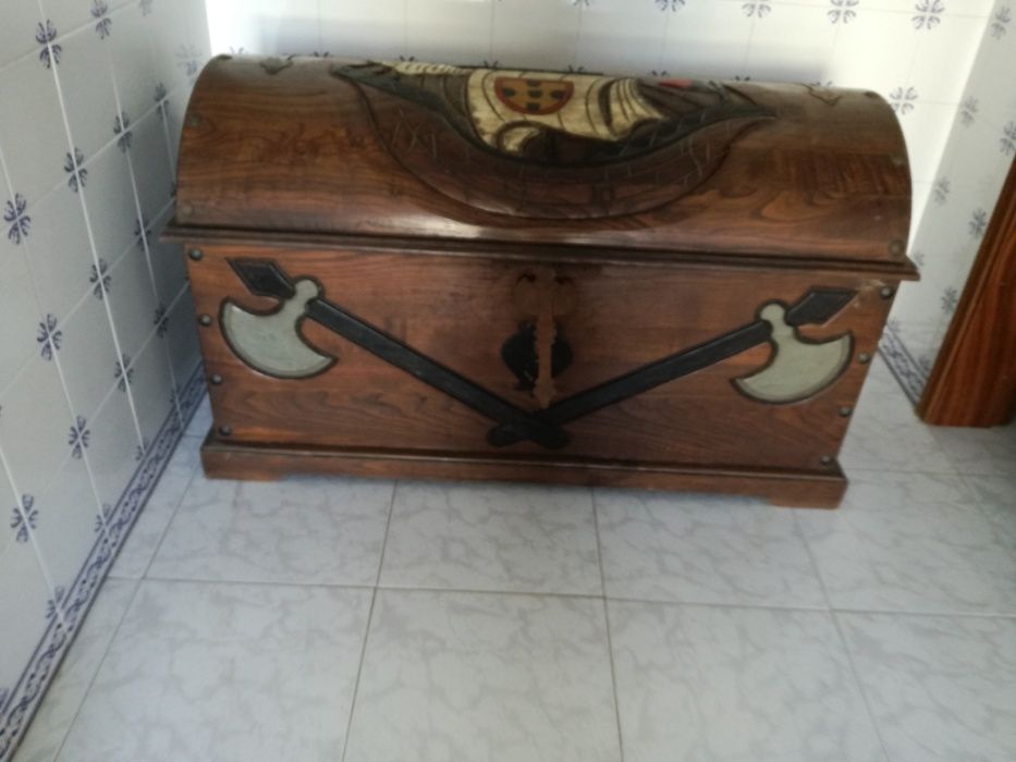 Vendo arca decorativa em madeira