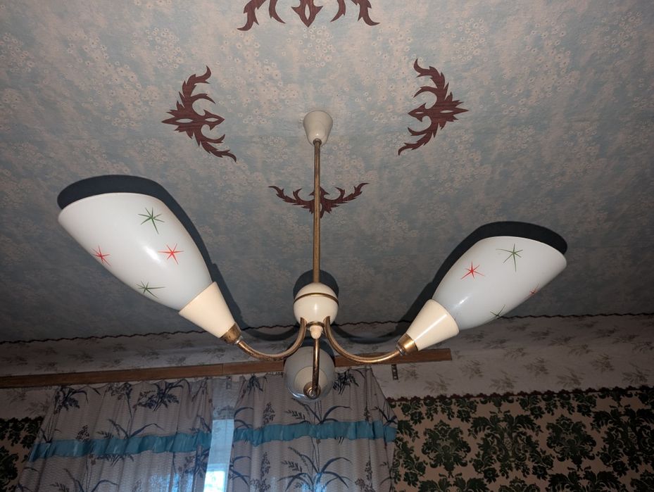 Люстри робочі. В гарному стані