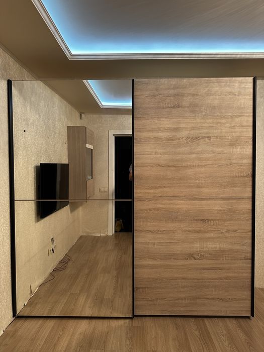 Сучасний шкаф-купе