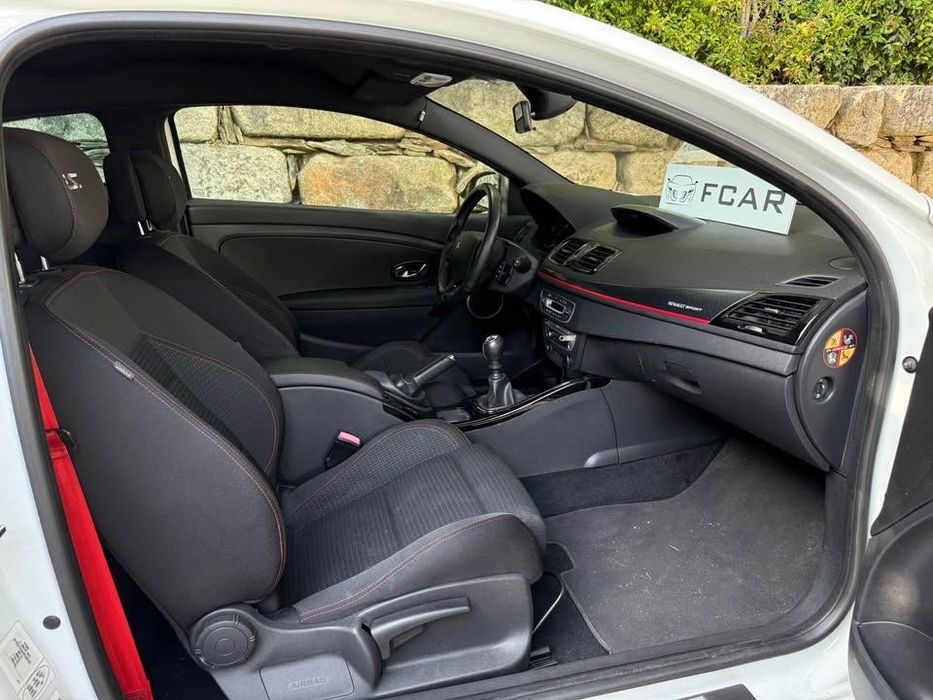 Renault megane coupe tce rs trophy 265 cv