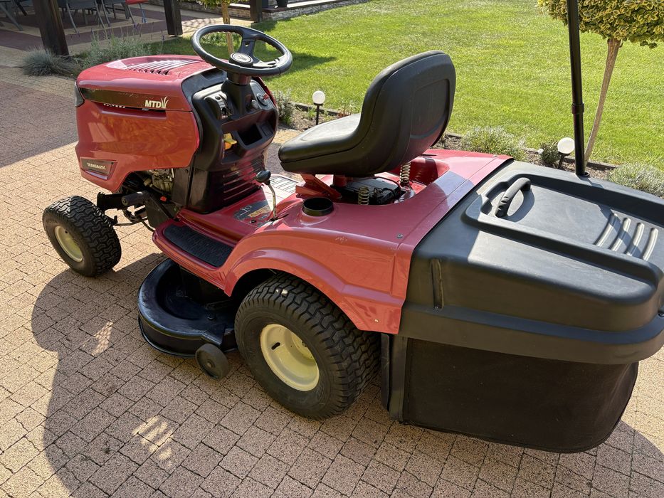 Traktorek z koszem MTD silnik B&S 13 hp.