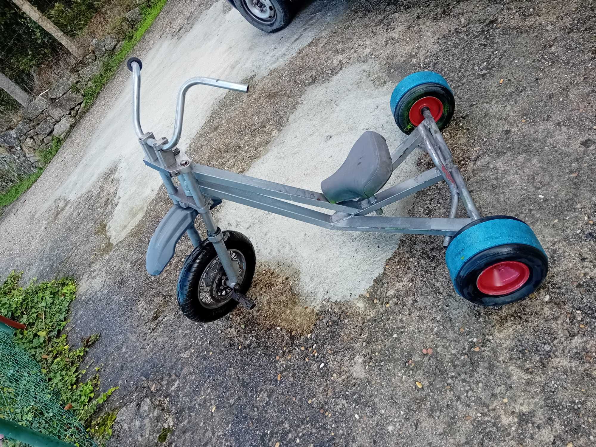 Triciclo roda frente disco