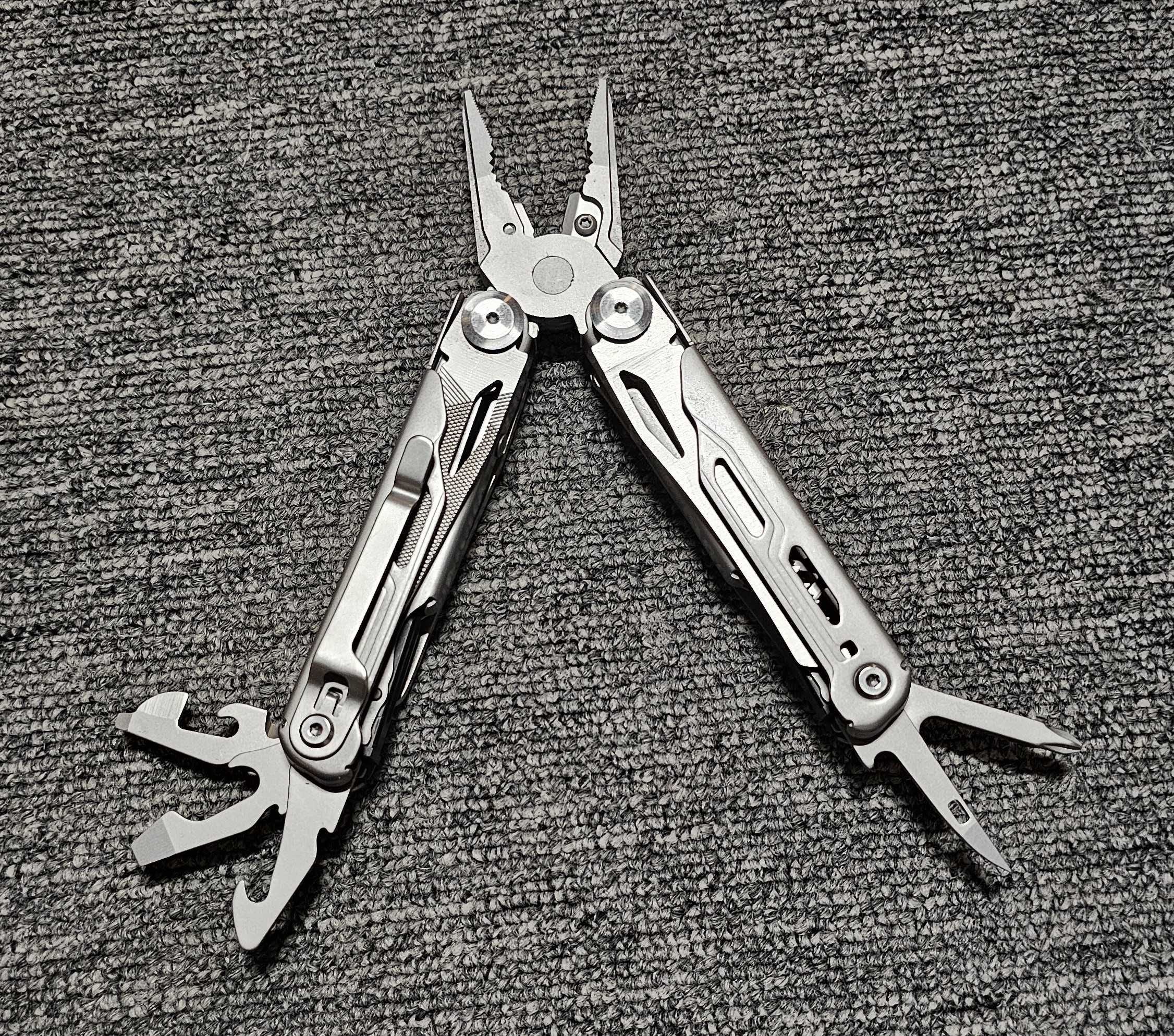 Multitool DL10 Daicamping Leatherman