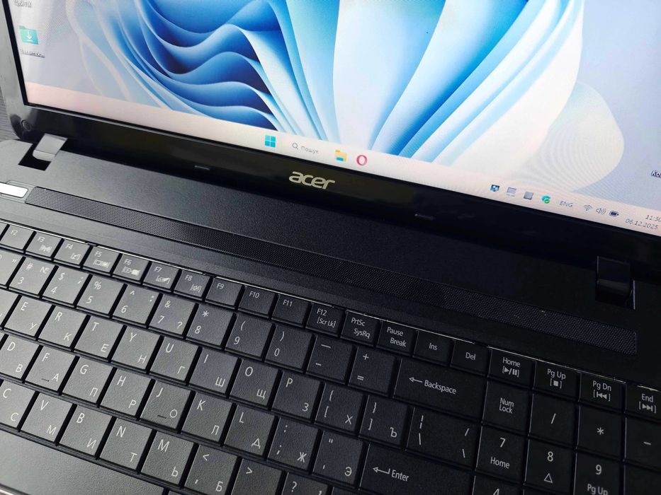 ноутбук Acer Aspire E1-531G / 15.6"/ i5 / 8GB DDR3 /128GB SSD /360HDD