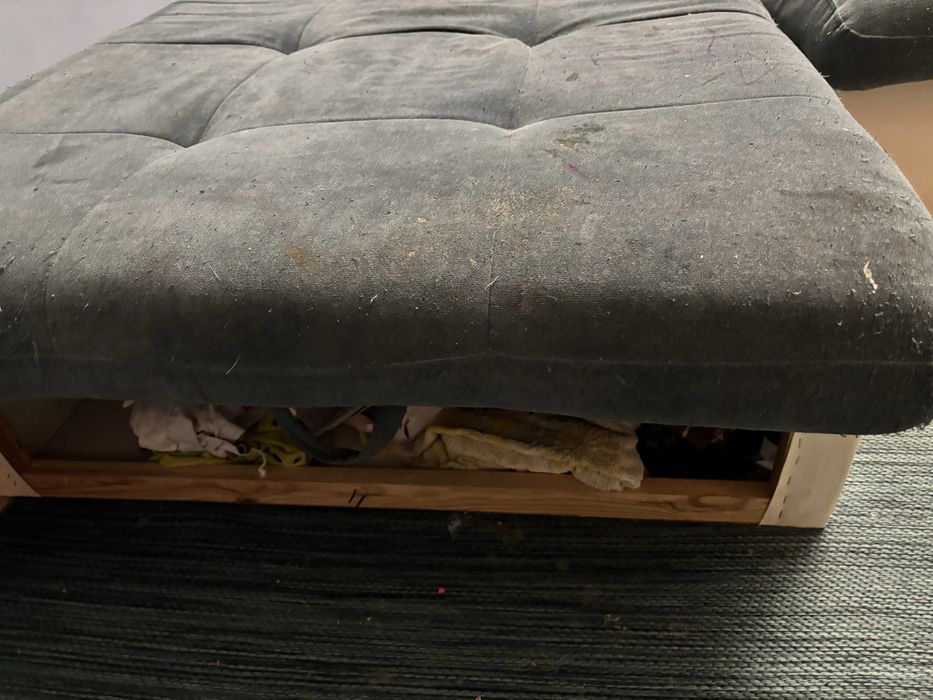 Великий диван б/у, потокбує переобшивки