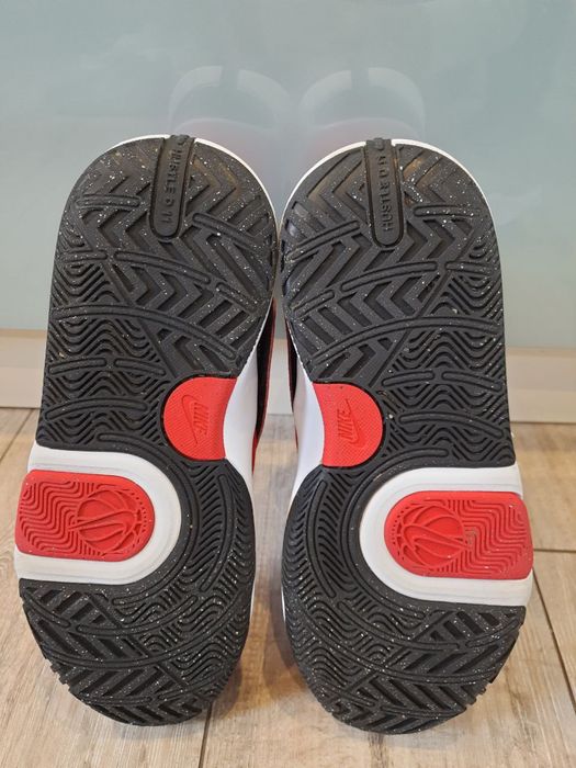 Баскетбольні кросівки “Nike team hustle big kidds”