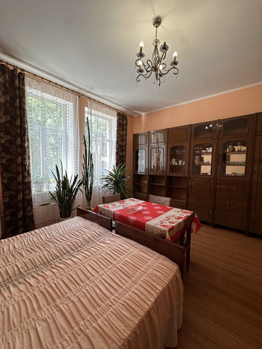 Для 2х—3-х дівчат студенток,вул Університетська, поруч ЧНУ, ОНЮА, БДМУ