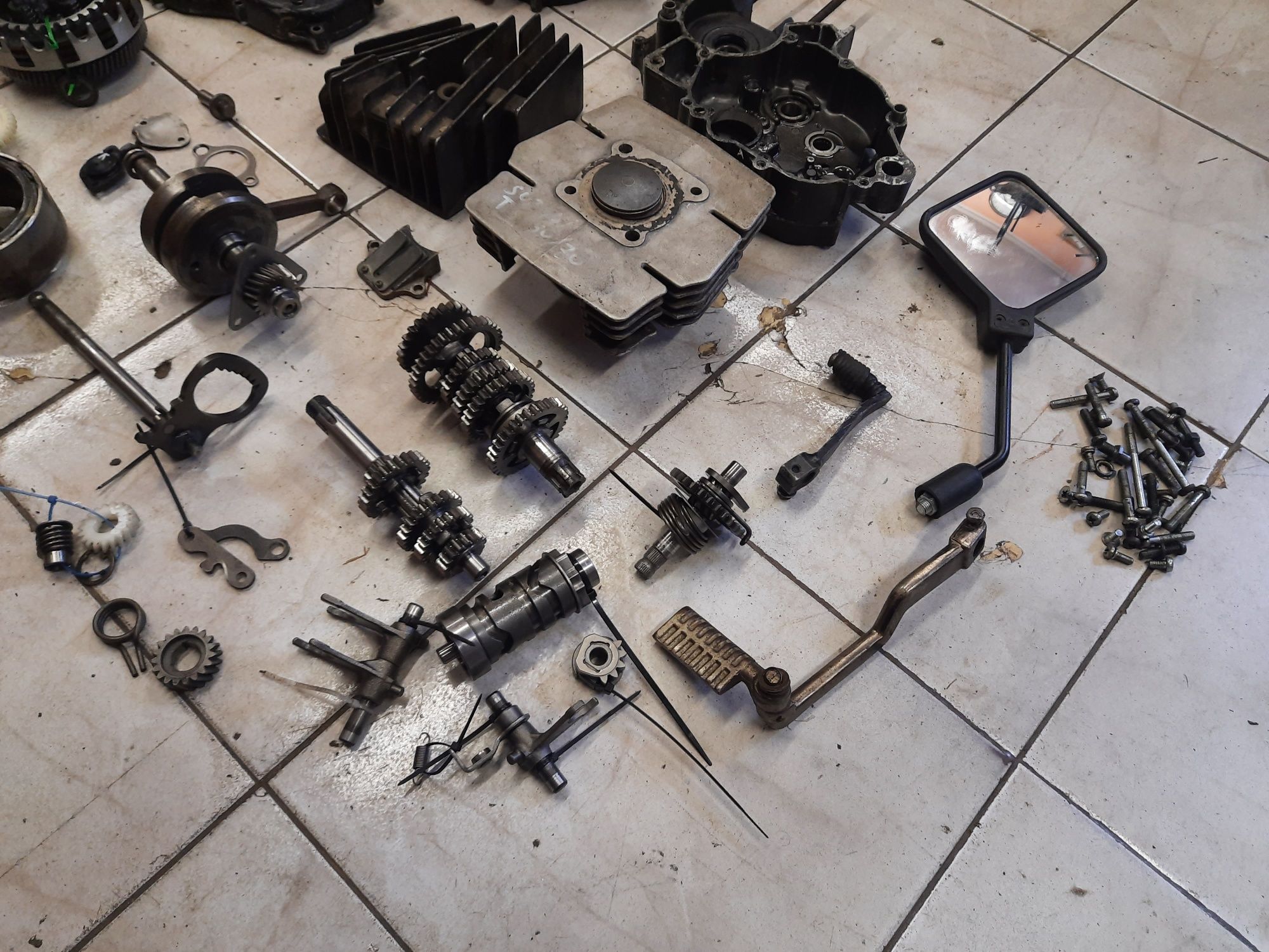 Suzuki TS 50 części cylinder głowica skrzynia wał kopka lusterko