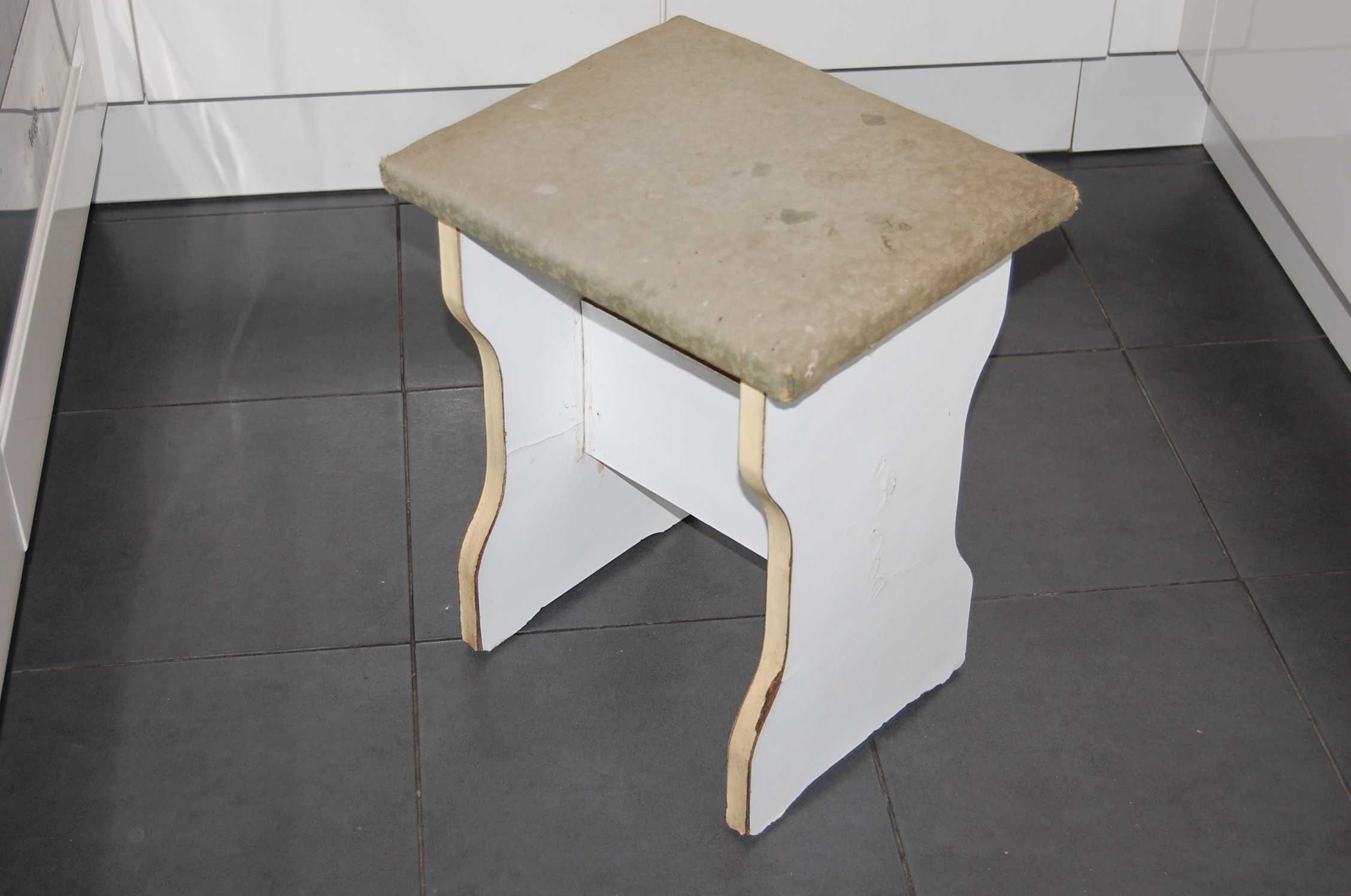 Taboret, stołek drewniany - PRL