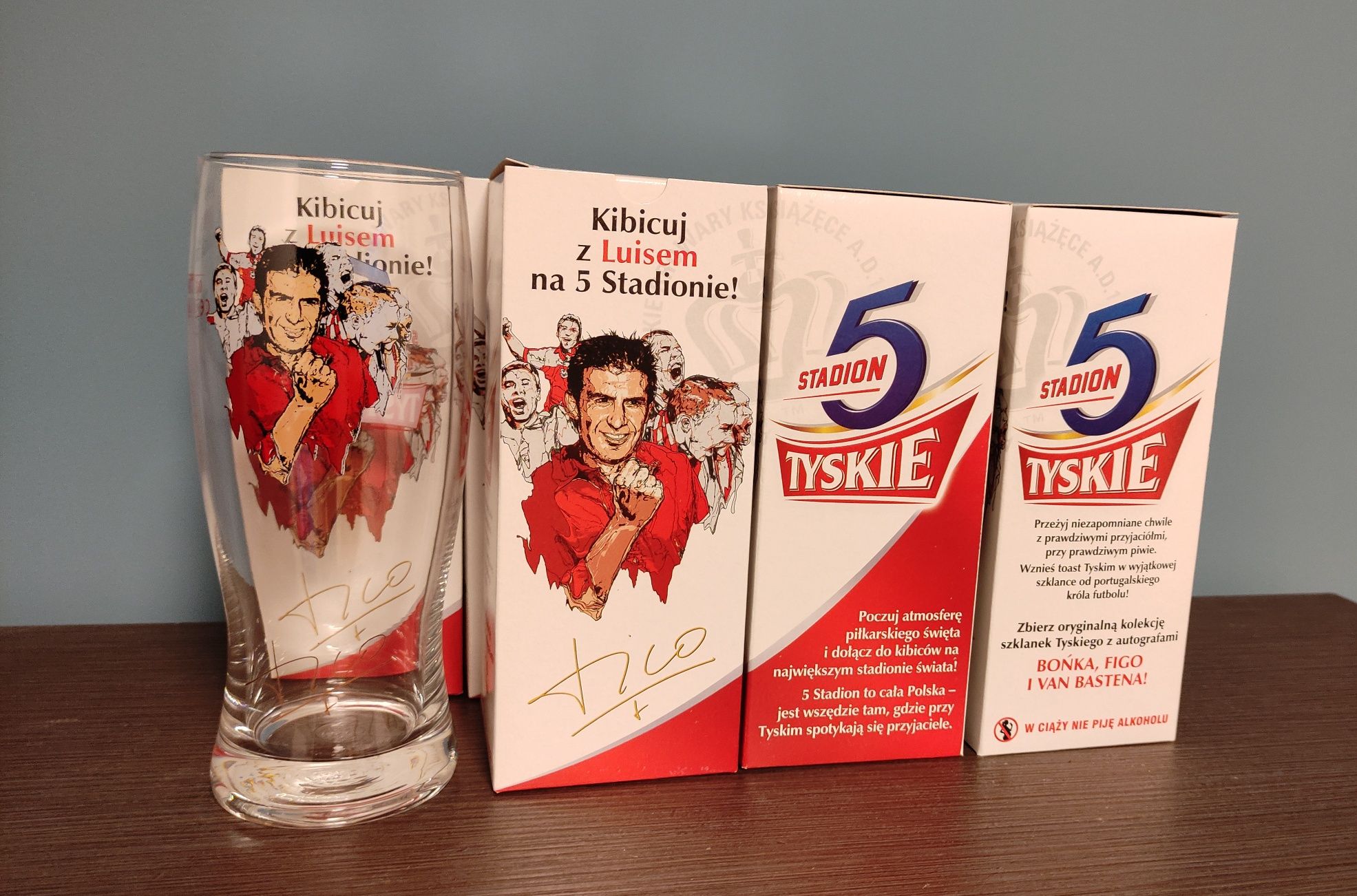 Kolekcjonerskie szklanki do piwa Tyskie 5 Stadion z autografem FIGO 6s