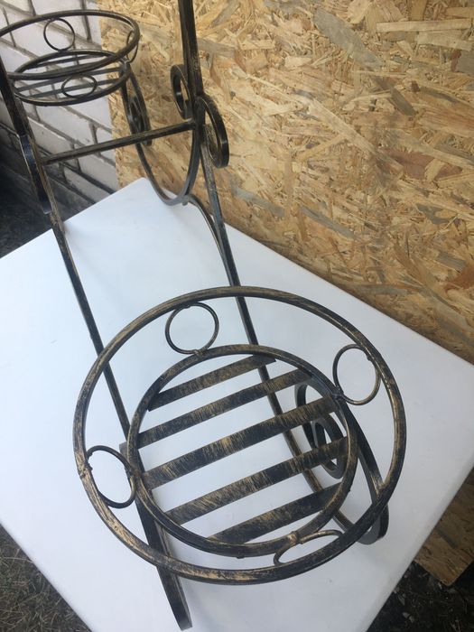 Кованая напольная подставка для цветов