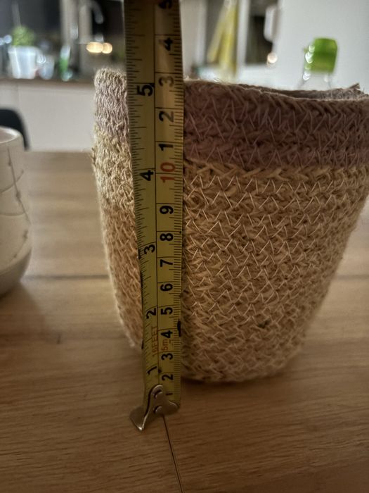 Doniczki 2 sztuki różne.