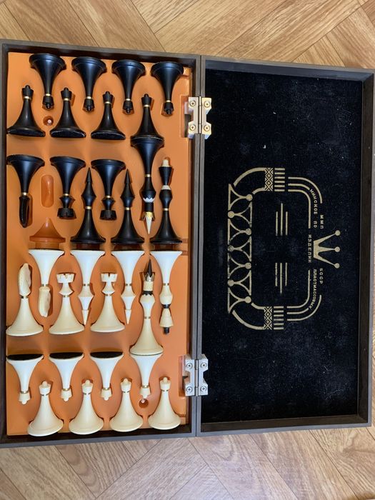 Шахмати              .