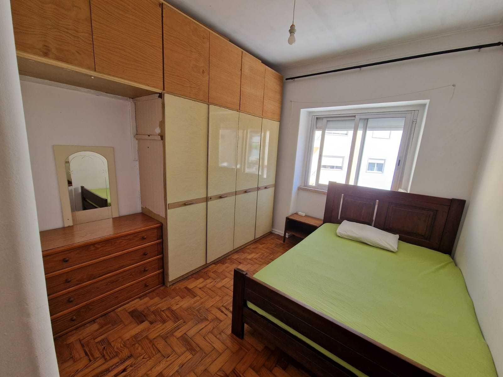 Alugo quarto para mulher entrada imediata