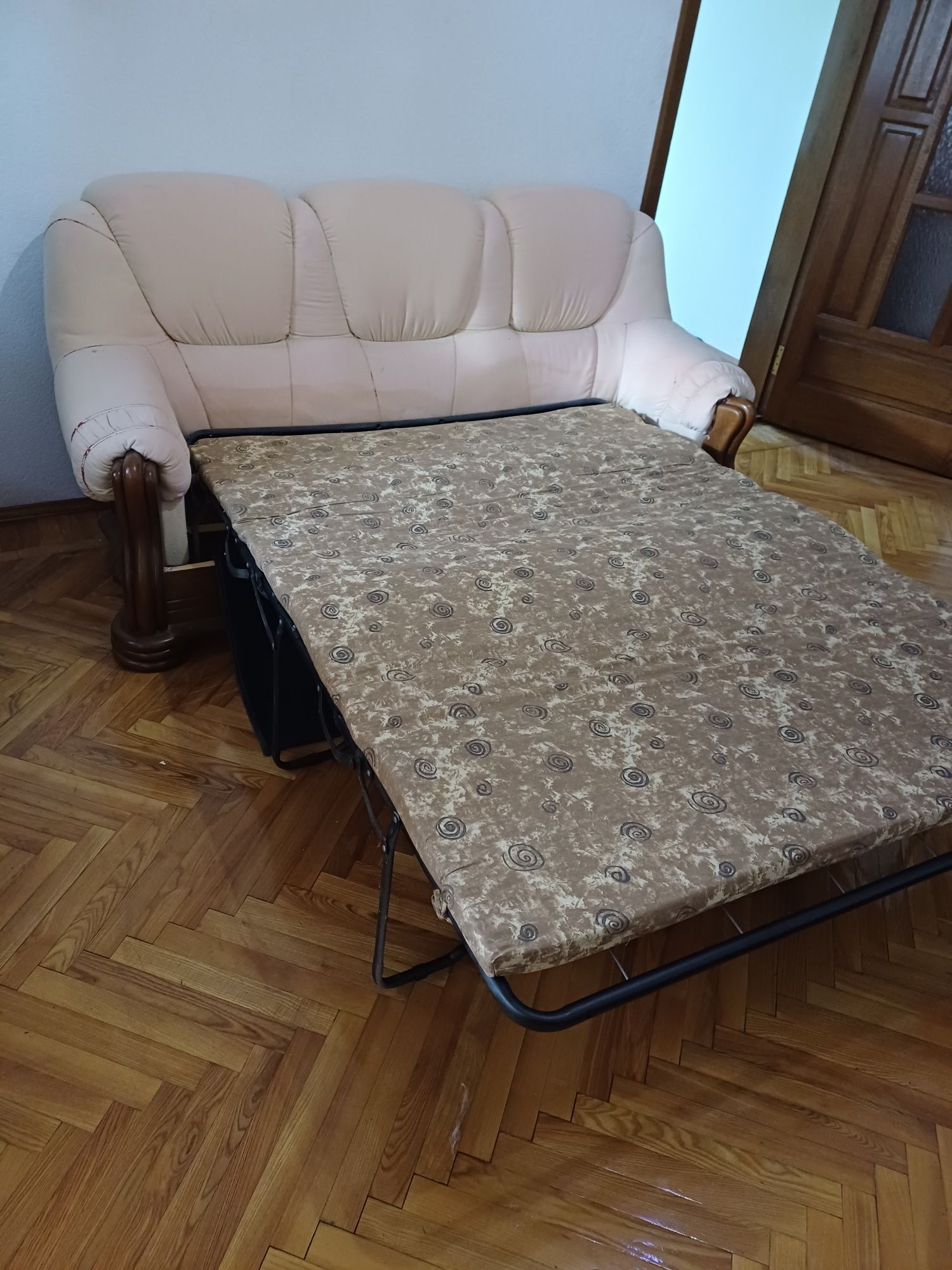 Продам два дивани